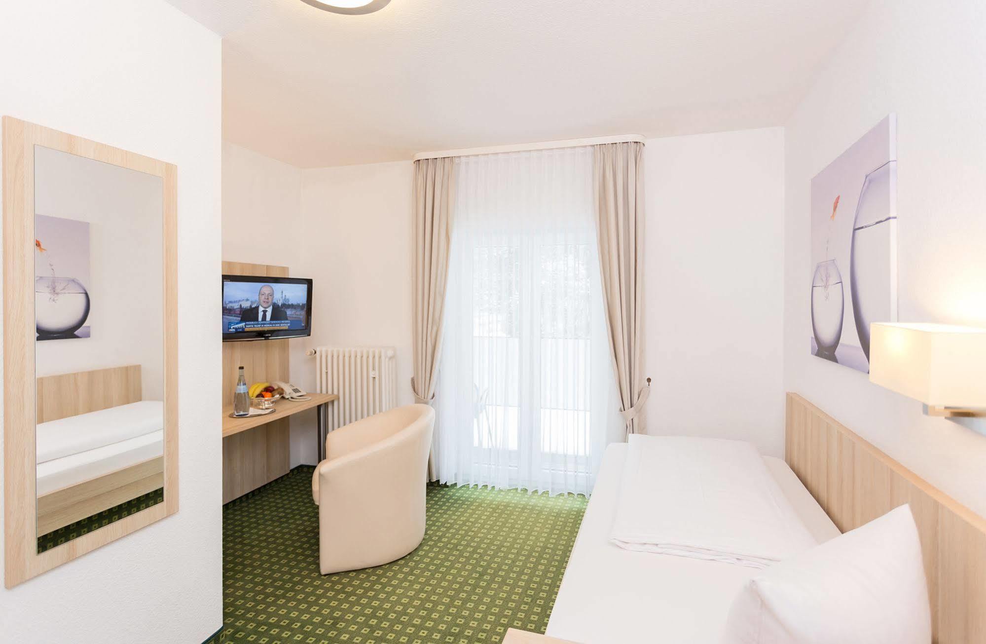Hotel Pfaelzer Wald Bad Bergzabern Eksteriør bilde