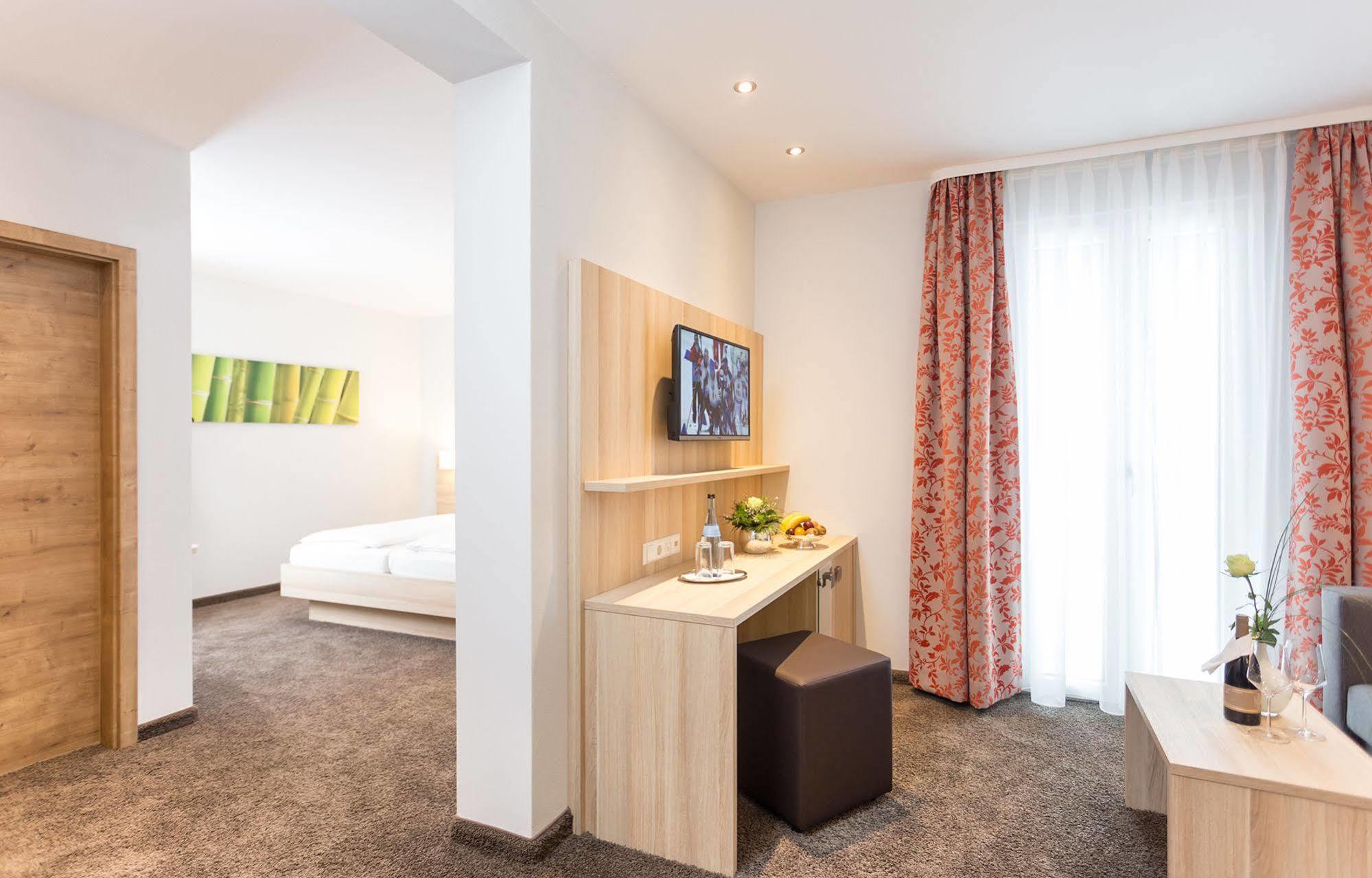 Hotel Pfaelzer Wald Bad Bergzabern Eksteriør bilde