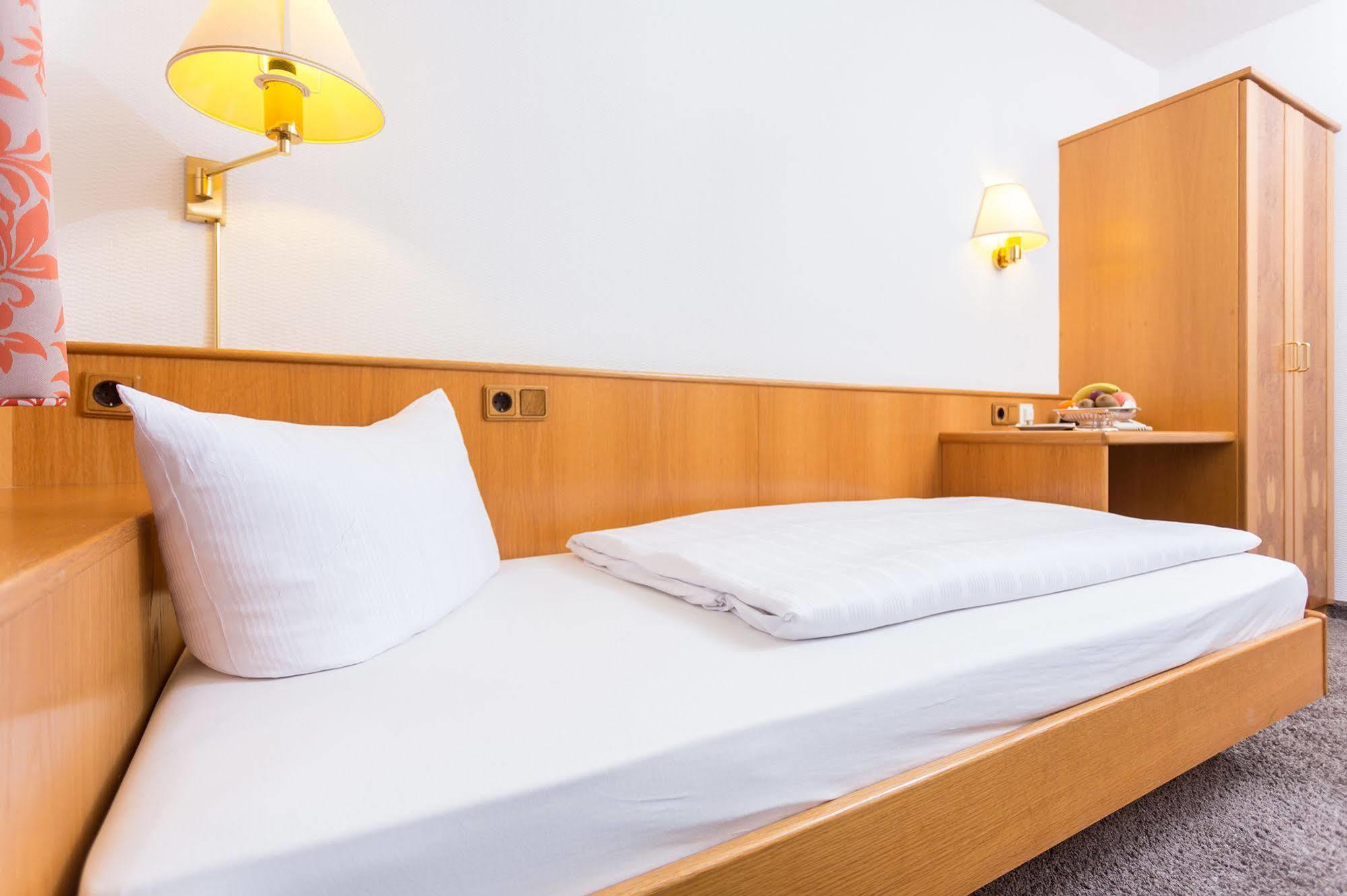 Hotel Pfaelzer Wald Bad Bergzabern Eksteriør bilde